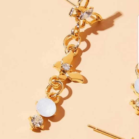 *Lourdes* 5 PC. Butterfly Earrings - Picture 4 of 5